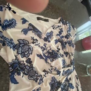 Ralph Lauren Beautiful Dress, can wear on a date or to an occasion. Never worn.